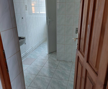 Úradná tabuľa / Obchodno - verejná súťaž  - foto
