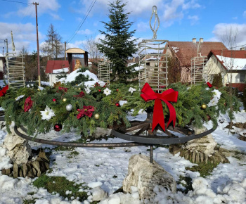 Aktuality / Adventný veniec  - foto